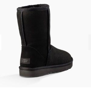 UNWORN BRAND NEW Ugg Classic II (waterproof) boots